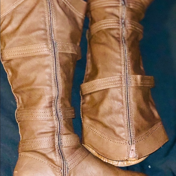 Boots - Picture 3 of 6
